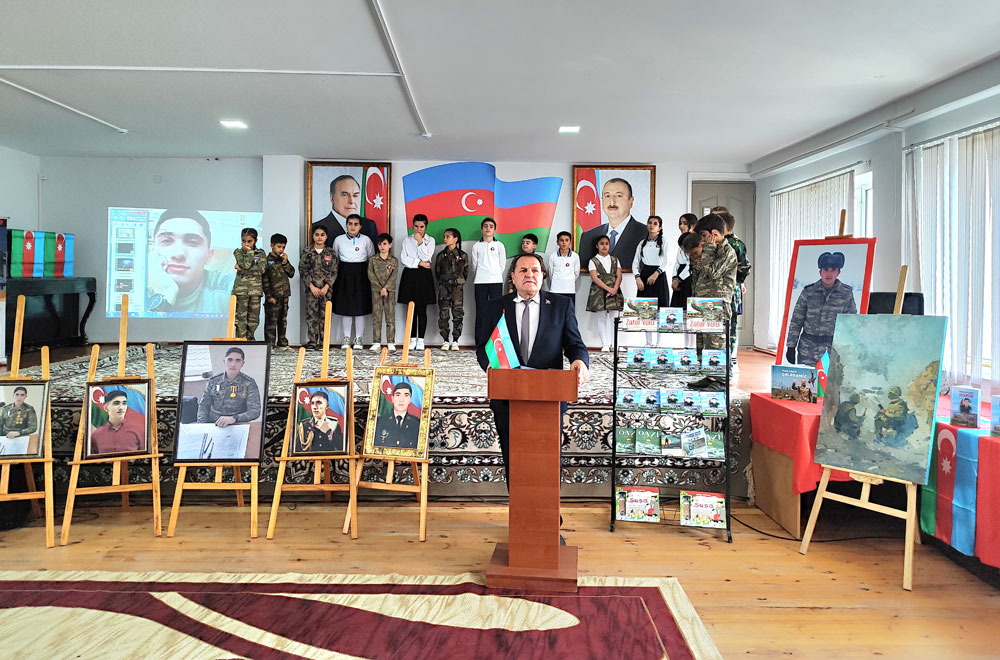 Qazi müəllimin kitab təqdimatı