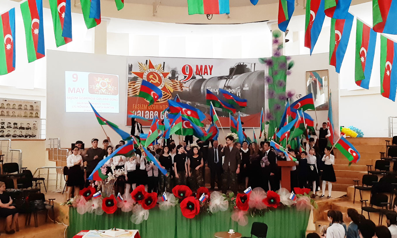 Paytaxt məktəblərində Qələbə Günü qeyd olunub