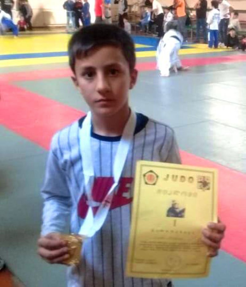 Daha iki məktəbli qızıl medal qazanıb