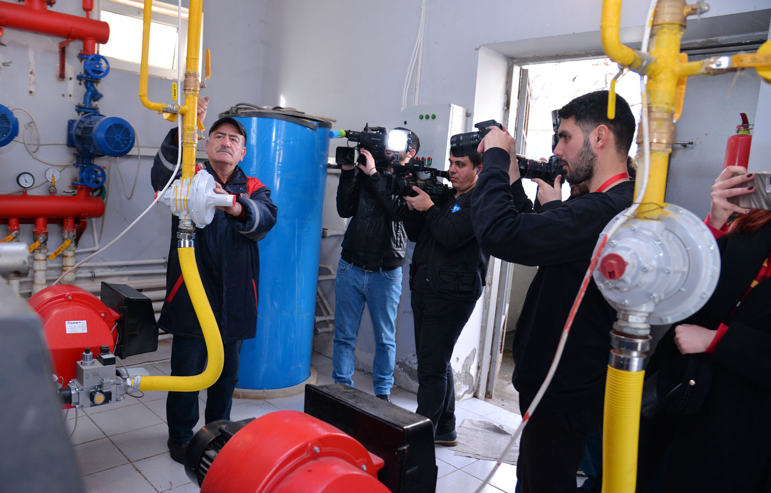 Məktəb və uşaq bağçalarının istilik təminatı ilə əlaqədar mediatur keçirilib
