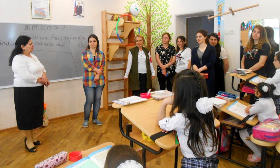 “Valideynin məktəbdə bir günü” layihəsi çərçivəsində görüşlər başa çatıb