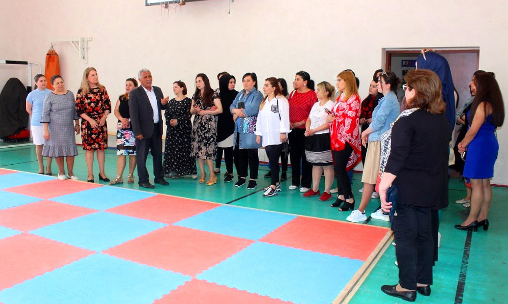 “Valideynin məktəbdə bir günü” layihəsi çərçivəsində görüşlər başa çatıb