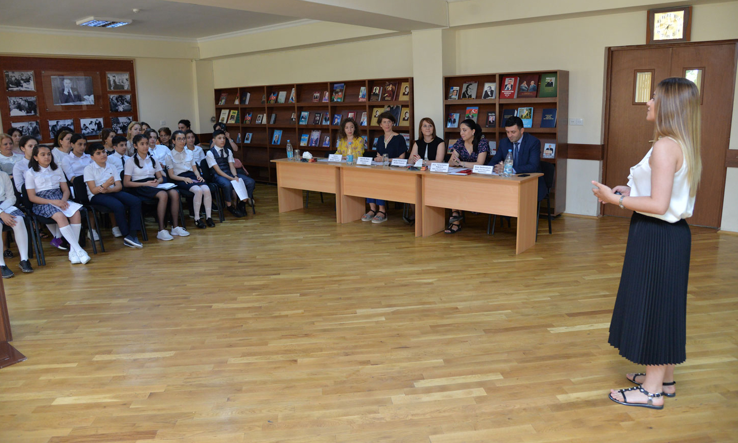 İngilis dilində təqdimat müsabiqəsi