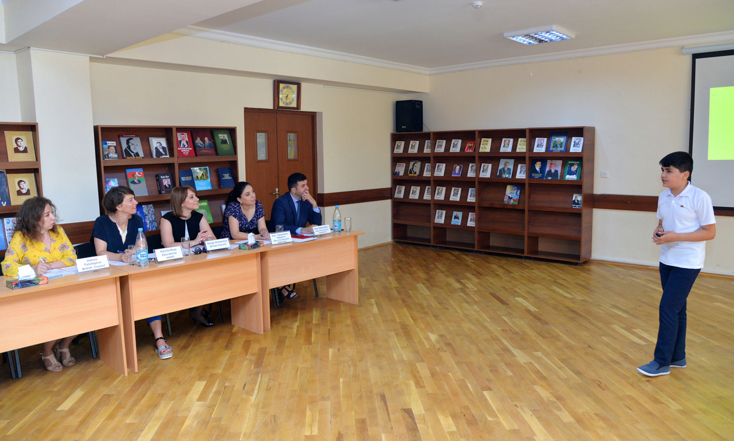 İngilis dilində təqdimat müsabiqəsi