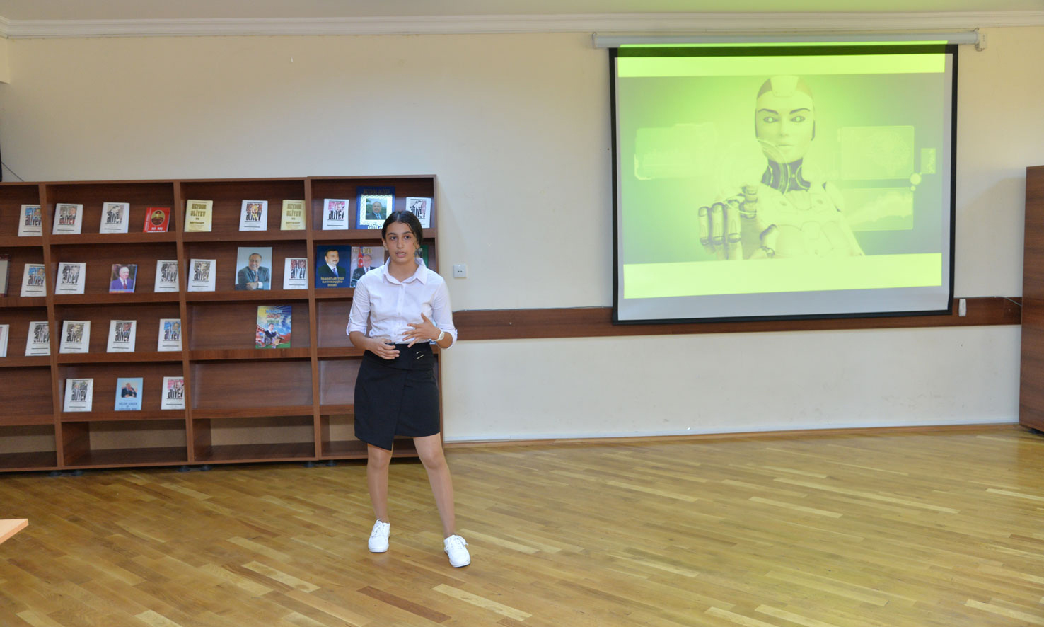 İngilis dilində təqdimat müsabiqəsi