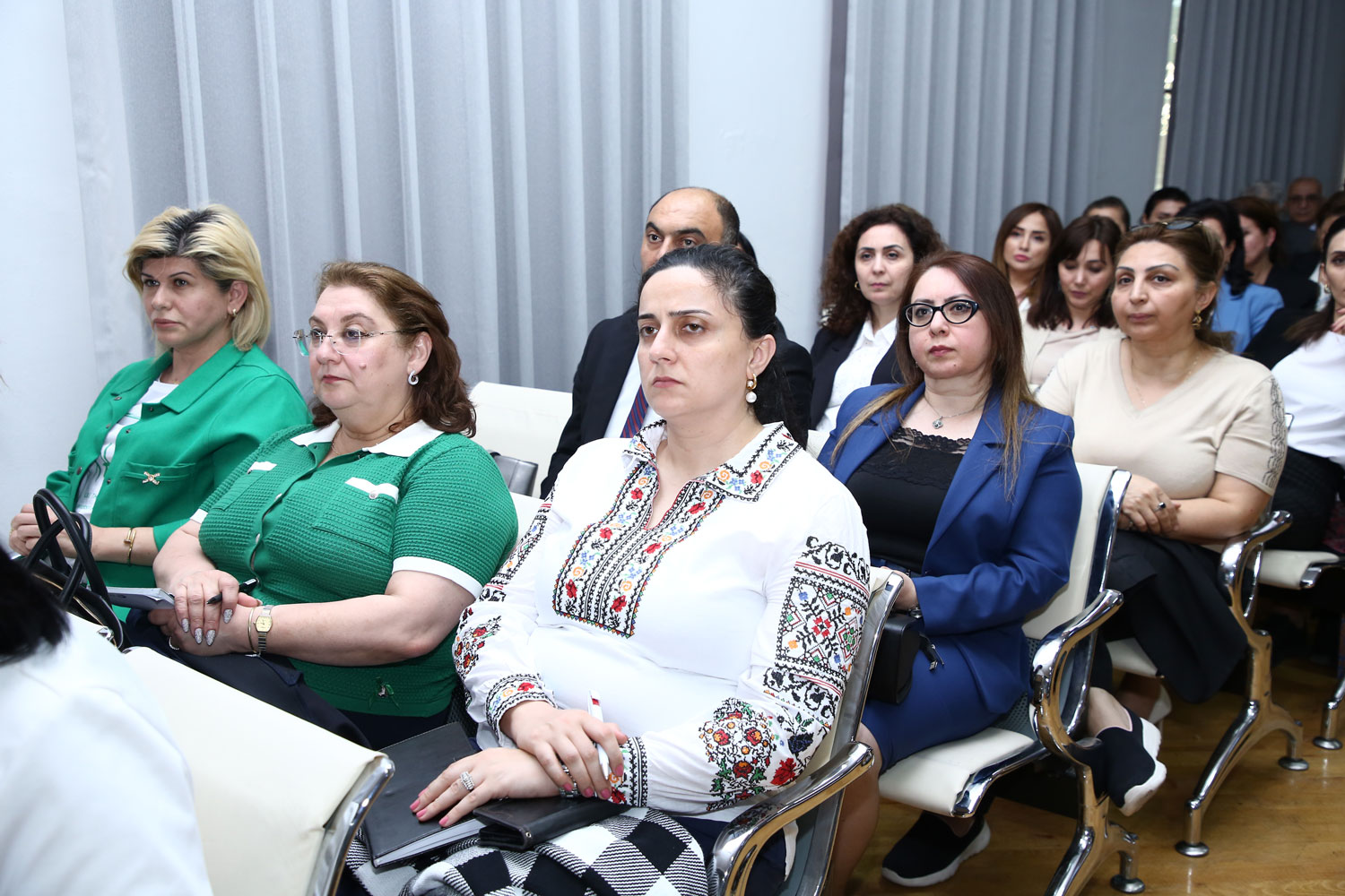 Birinci sinfə elektron qeydiyyatla bağlı görüş keçirilib