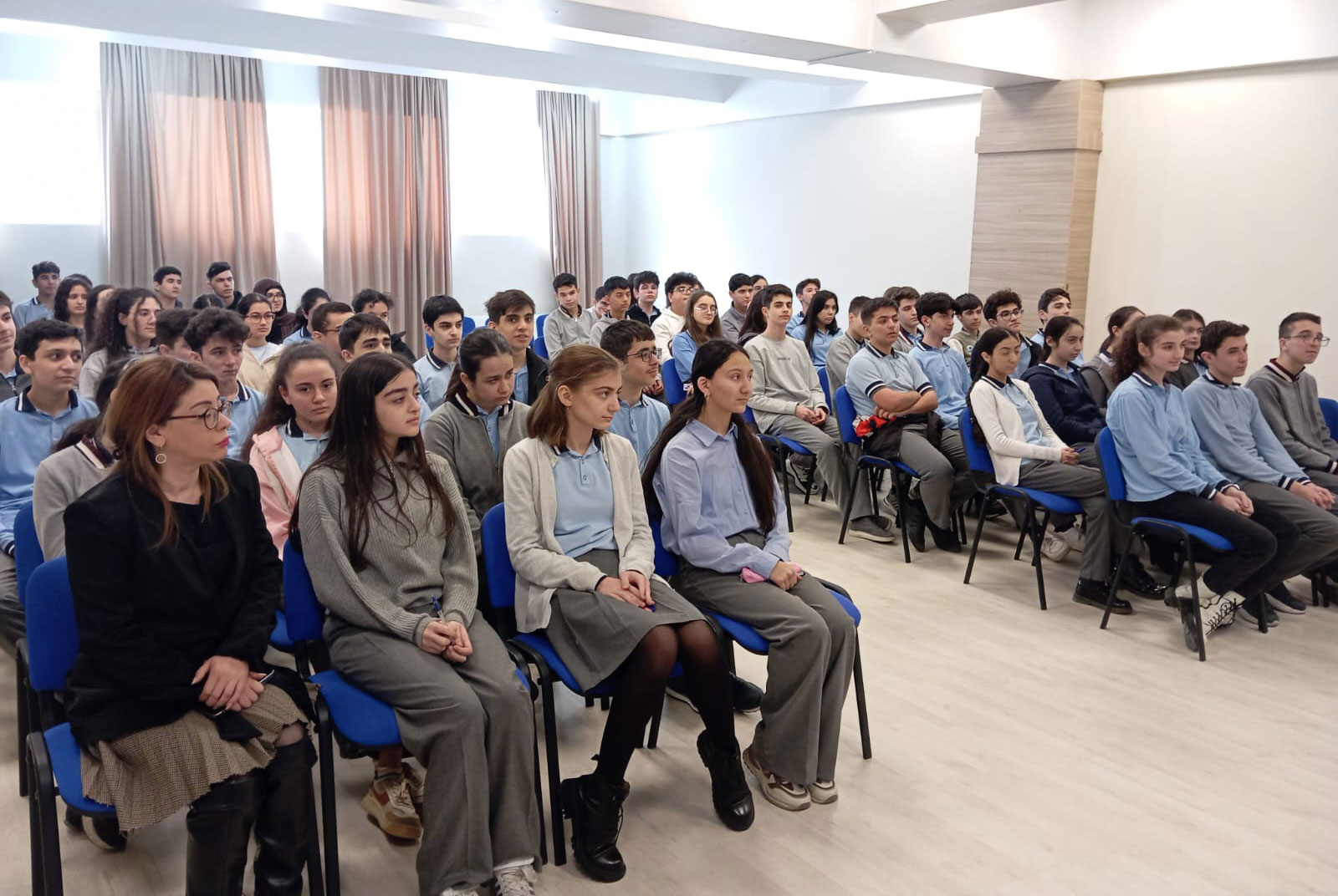 Paytaxt məktəblərində maarifləndirici görüşlər keçirilir