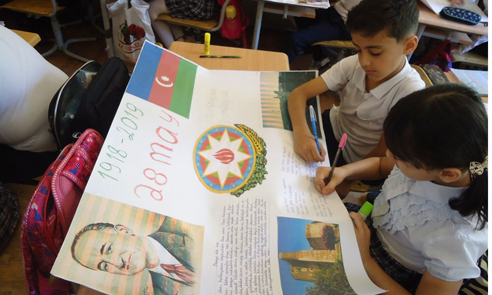Respublika Günü ilə bağlı məktəblərdə silsilə tədbirlər keçirilib