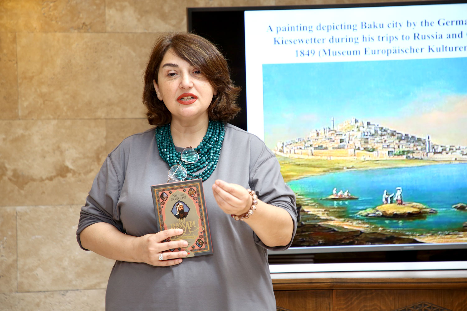 Məktəblilər “Ədibin Evi”ndə istiqlal tariximizi müzakirə ediblər