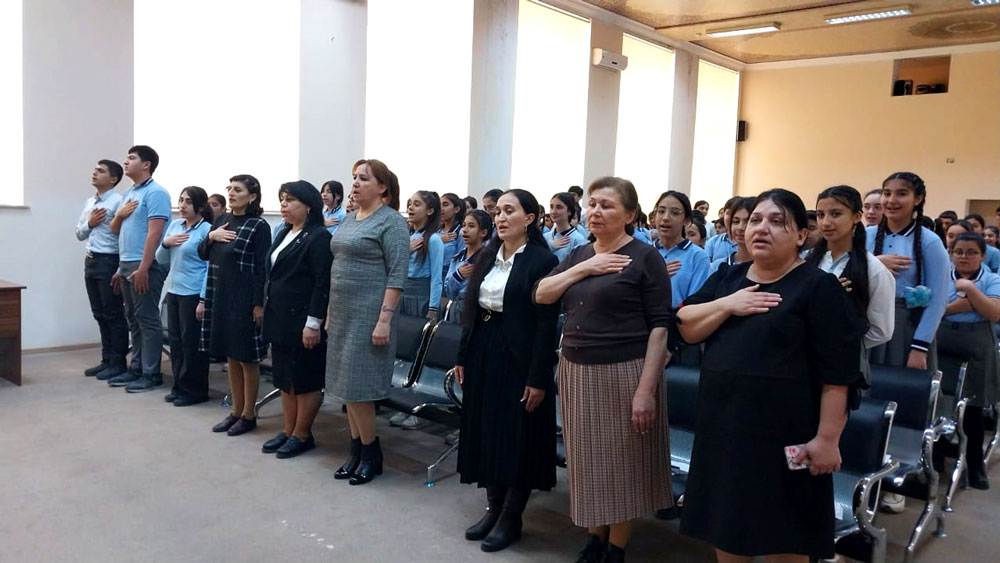 Dahi Liderin xatirəsi təhsil müəssisələrində anılıb