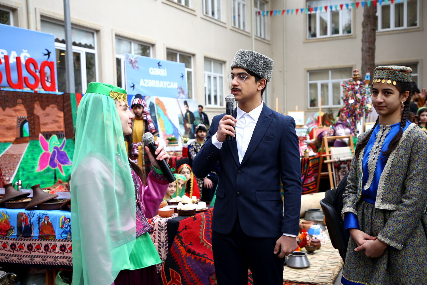 Məktəblilərdən möhtəşəm Novruz festivalı