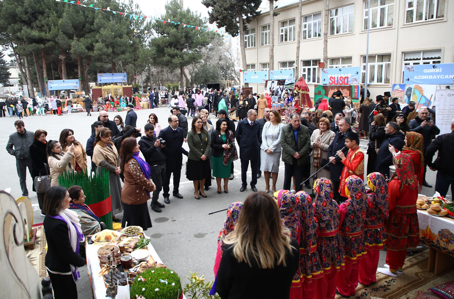 Məktəblilərdən möhtəşəm Novruz festivalı