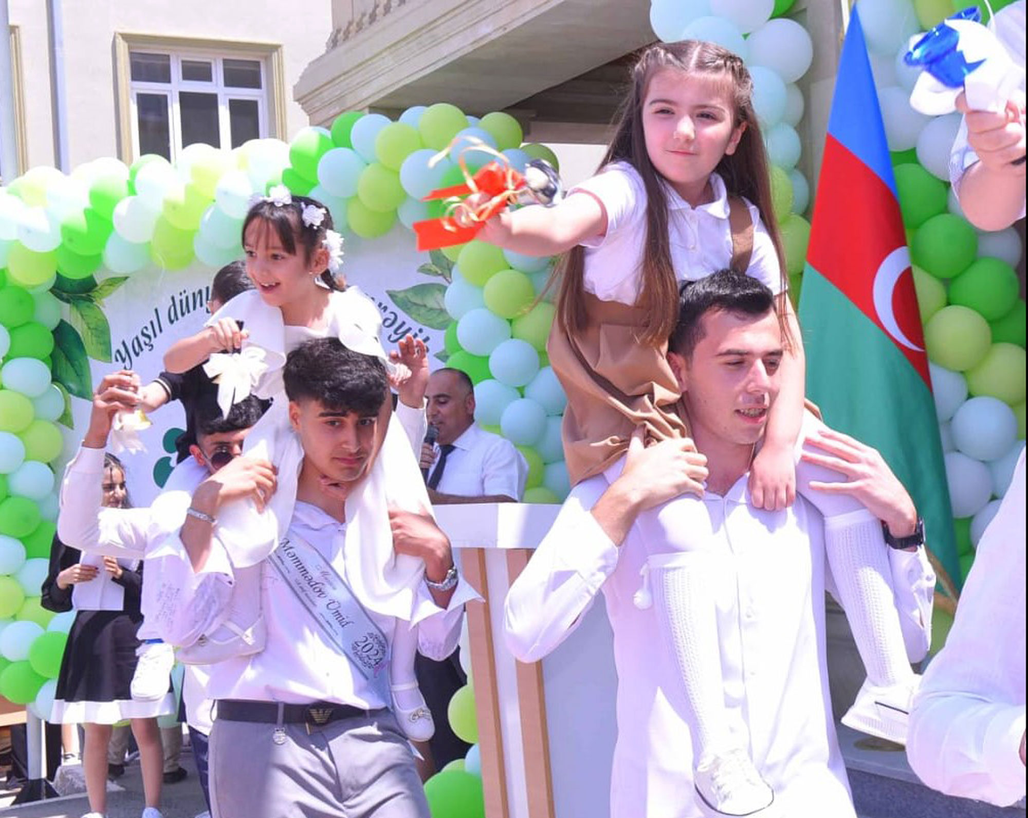 Paytaxt məktəblərində “Son zəng” tədbirləri keçirilib