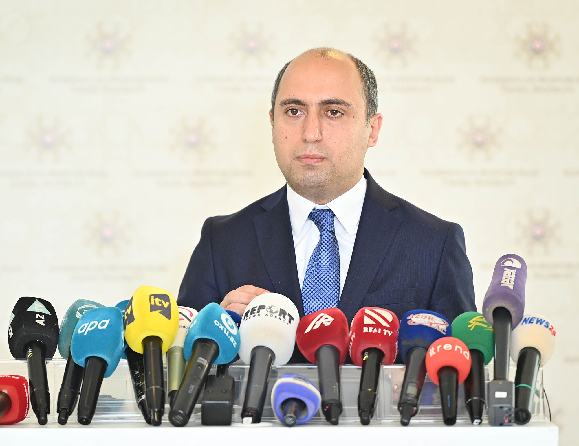 Təhsil naziri brifinq keçirib