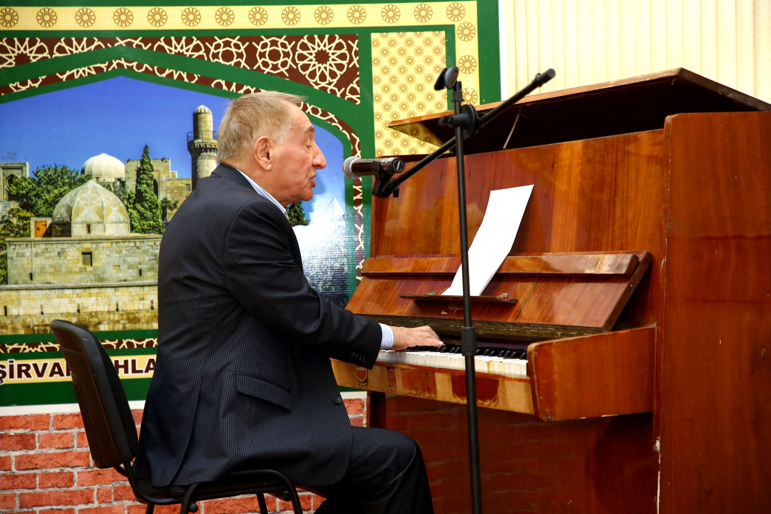 Tanınmış bəstəkar məktəblilərlə musiqidən danışdı