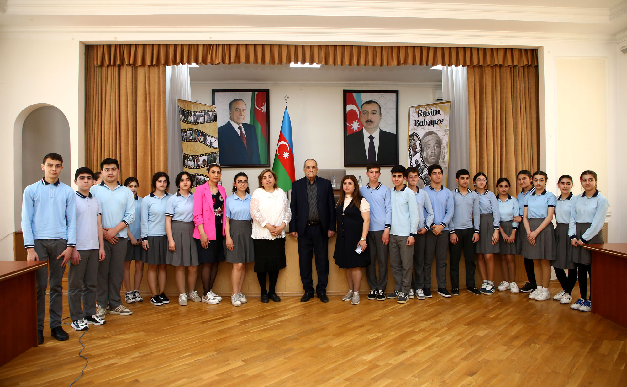 Xalq artisti Rasim Balayev məktəblilərlə görüşüb - FOTOLAR
