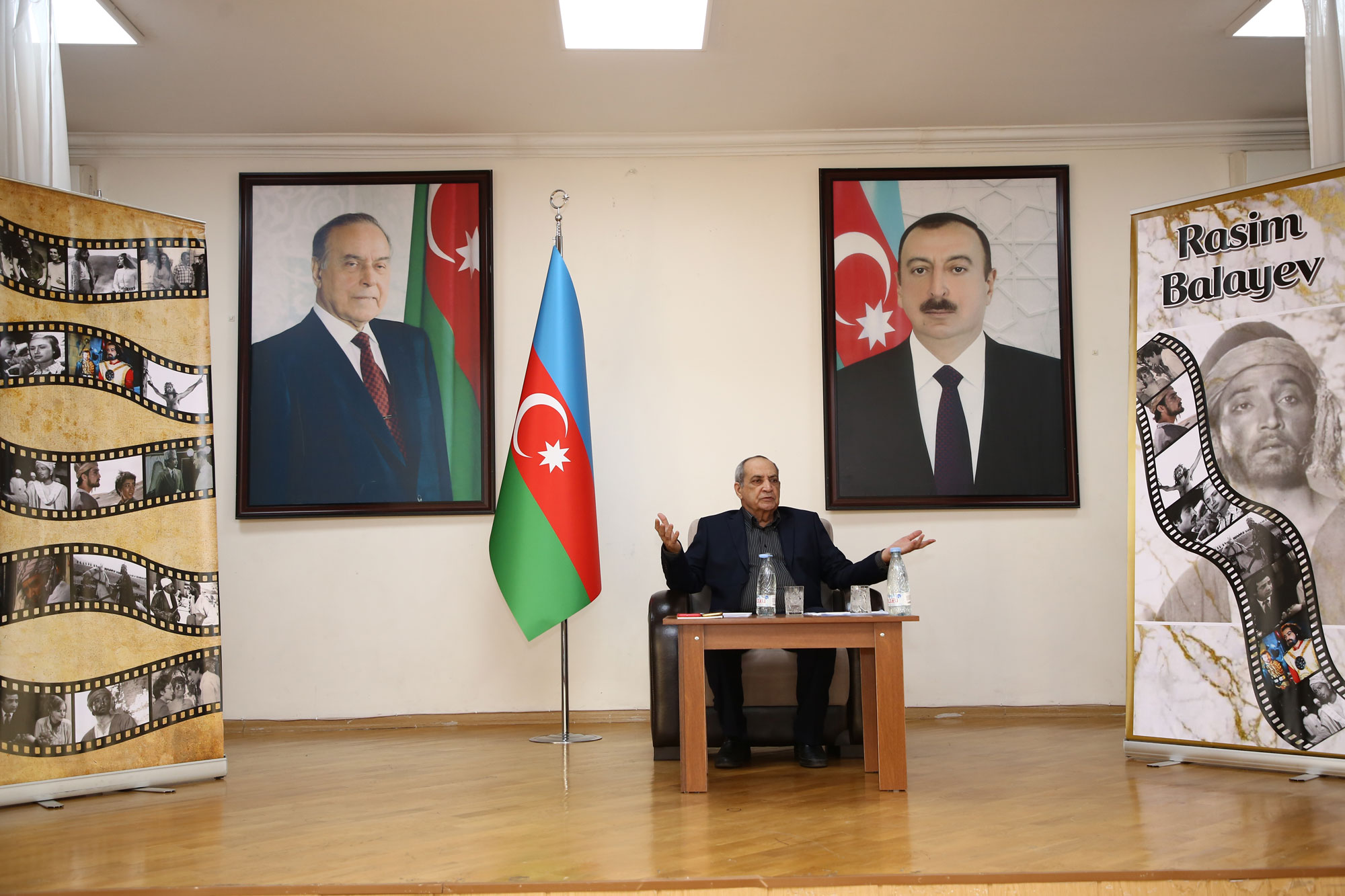 Xalq artisti Rasim Balayev məktəblilərlə görüşüb - FOTOLAR