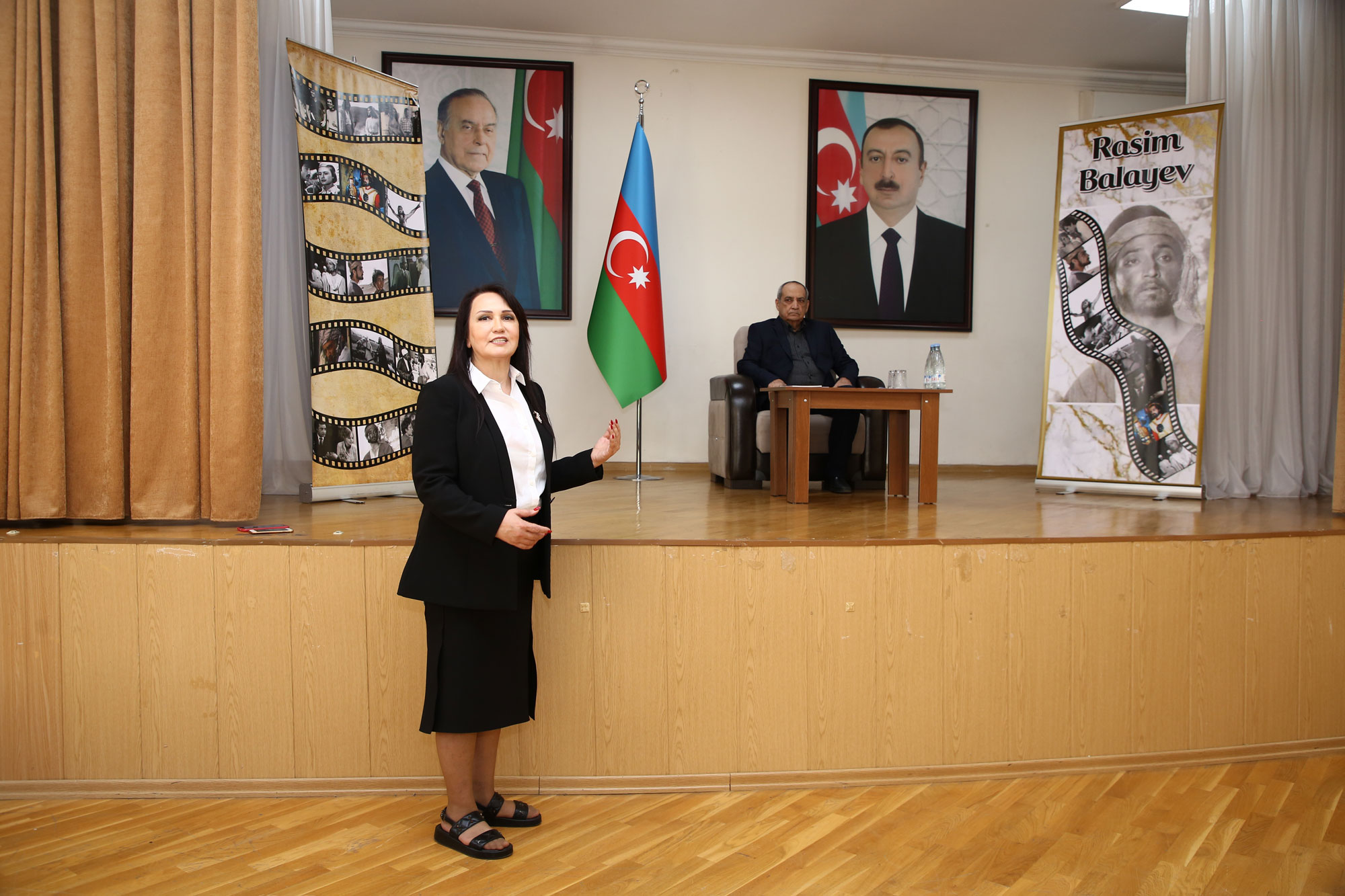 Xalq artisti Rasim Balayev məktəblilərlə görüşüb - FOTOLAR