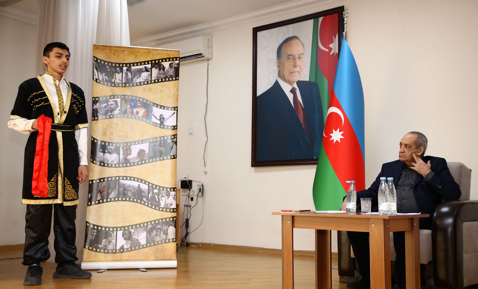 Xalq artisti Rasim Balayev məktəblilərlə görüşüb - FOTOLAR