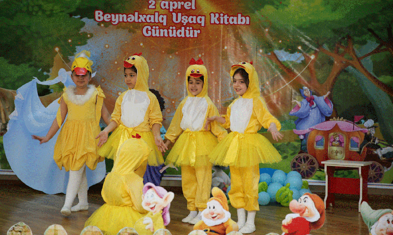 Paytaxt məktəblərində Beynəlxalq Uşaq Kitabı Günü qeyd olunub
