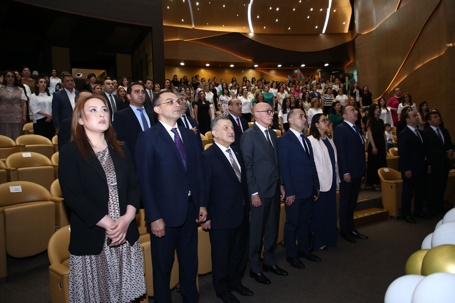Fidanlar səhnədə uşaqların müdafiəsinə qalxdılar - FOTOLAR