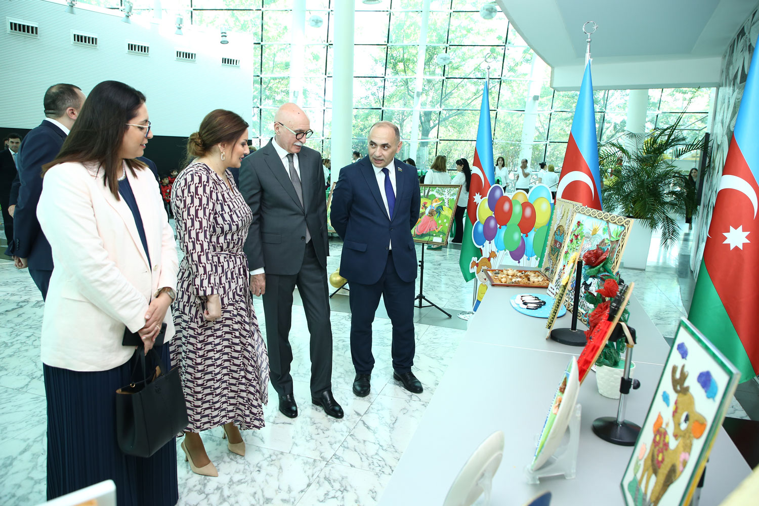 Fidanlar səhnədə uşaqların müdafiəsinə qalxdılar - FOTOLAR
