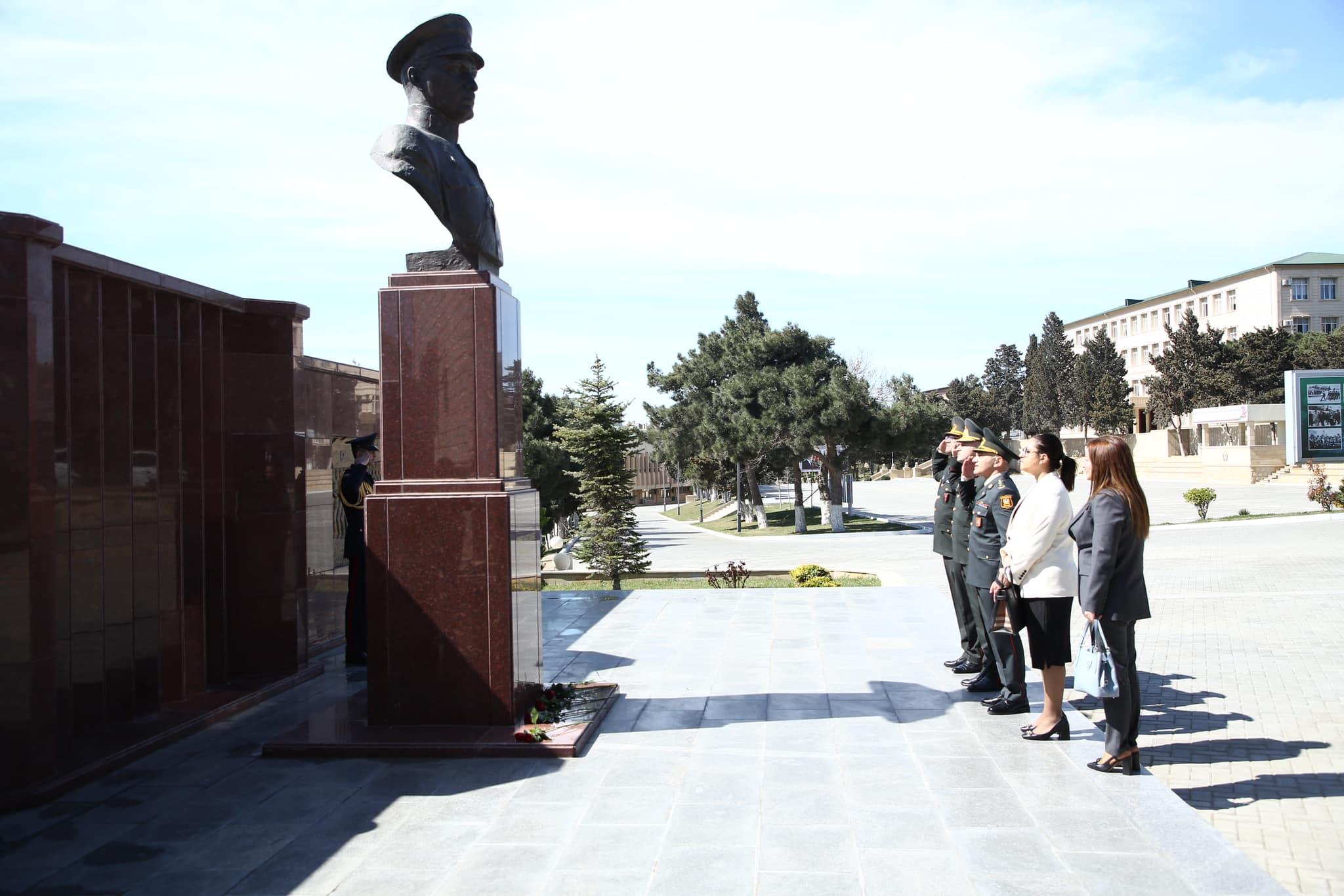Təhsil işçiləri hərbi liseydə