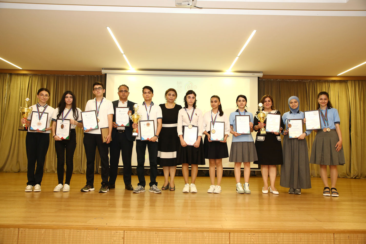 Bakı Elm Olimpiadasının qalibləri mükafatlandırılıb
