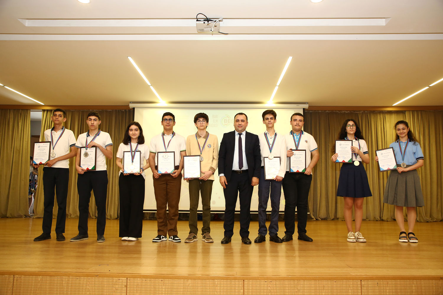Bakı Elm Olimpiadasının qalibləri mükafatlandırılıb