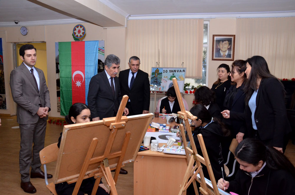 Məktəblilərdən azadlıq mübarizəsinə həsr olunmuş maraqlı kompozisiyalar