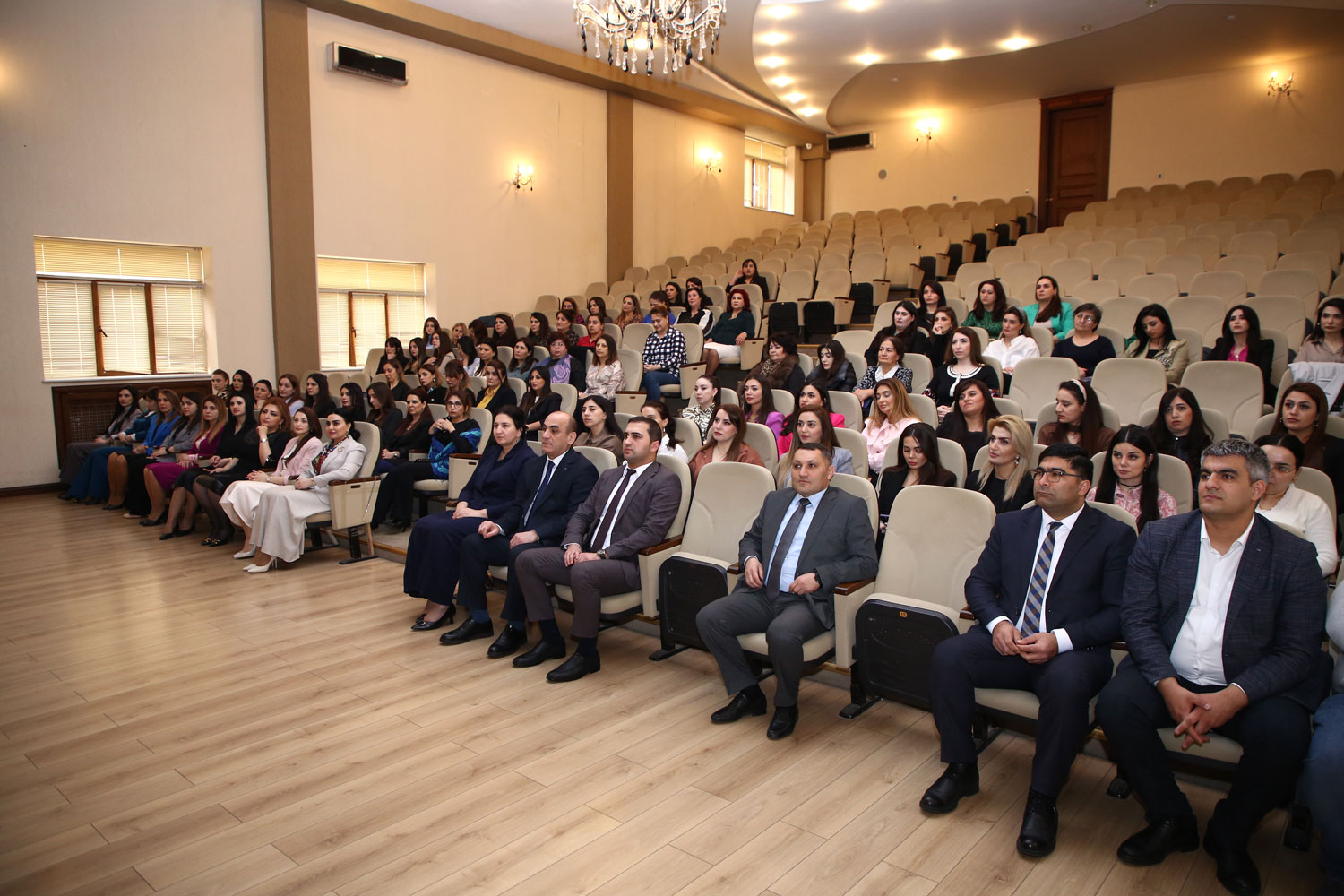 BŞTİ-də xanım əməkdaşlar təbrik olunub