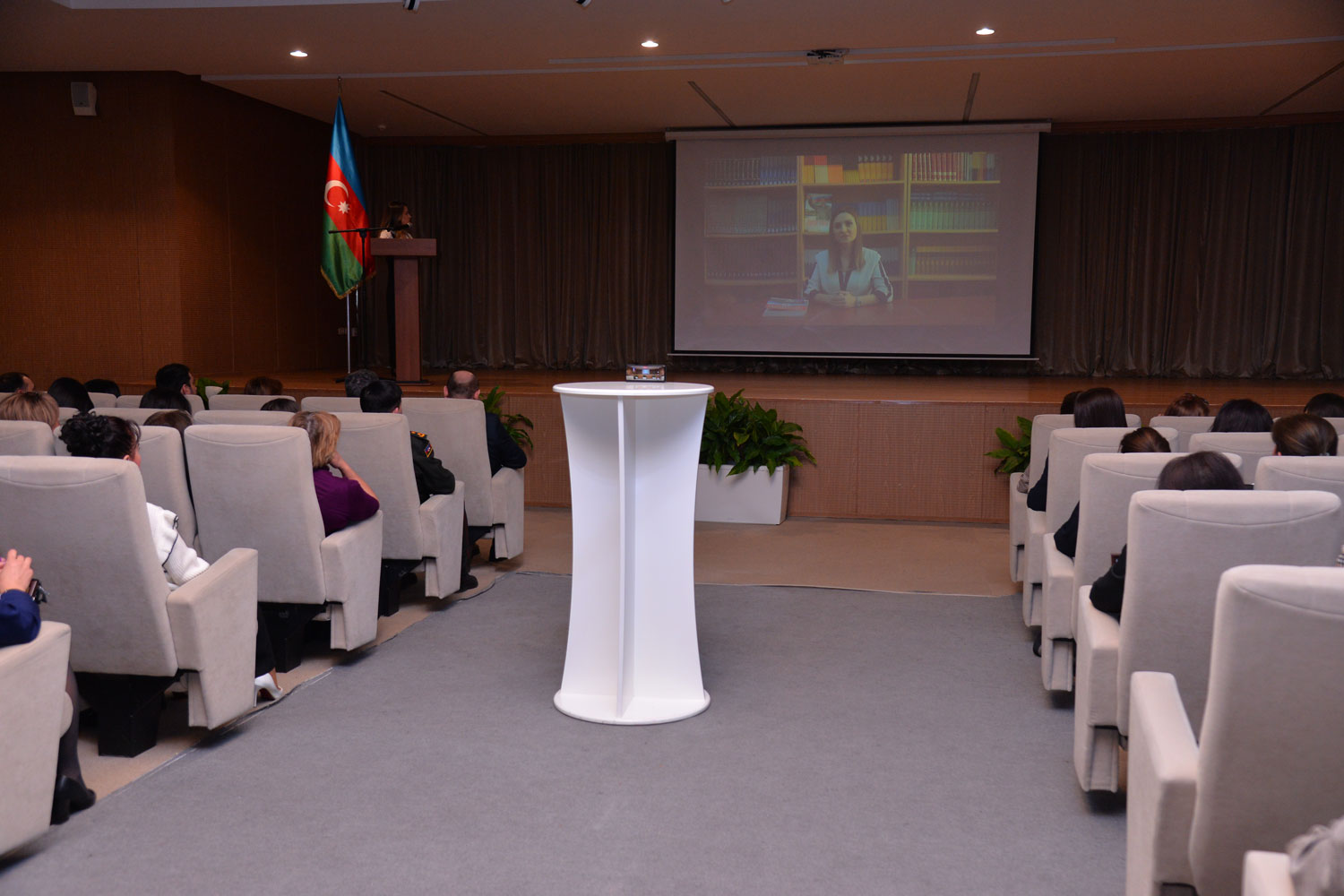 Yaradıcı müəllimlər təltif olunub