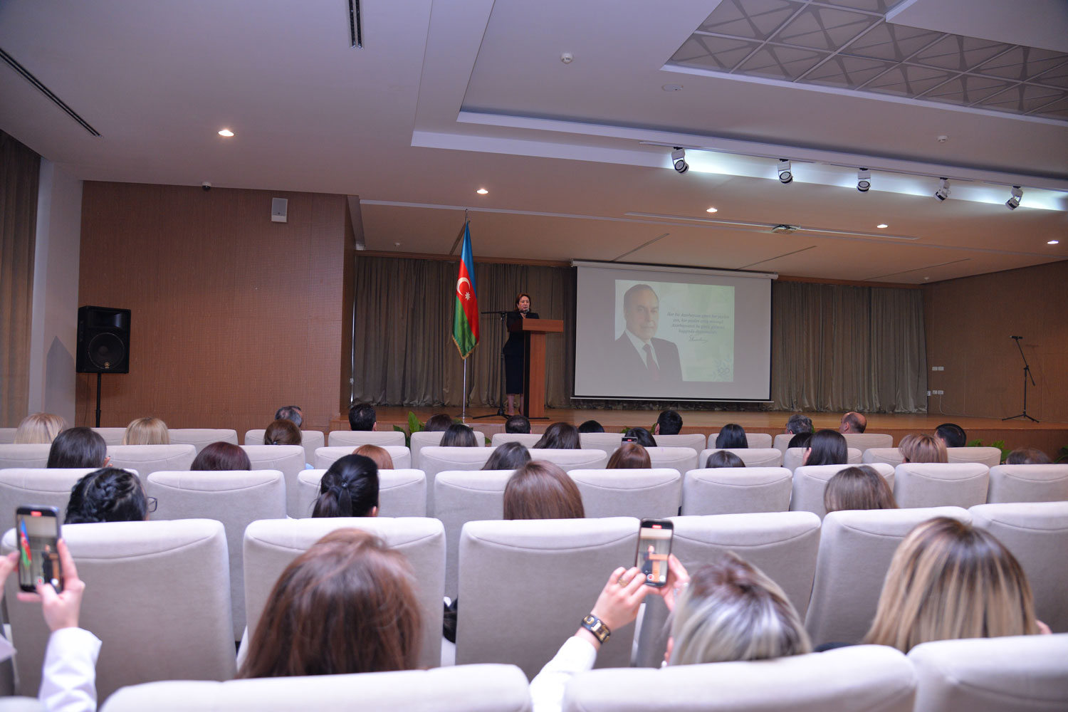 Yaradıcı müəllimlər təltif olunub