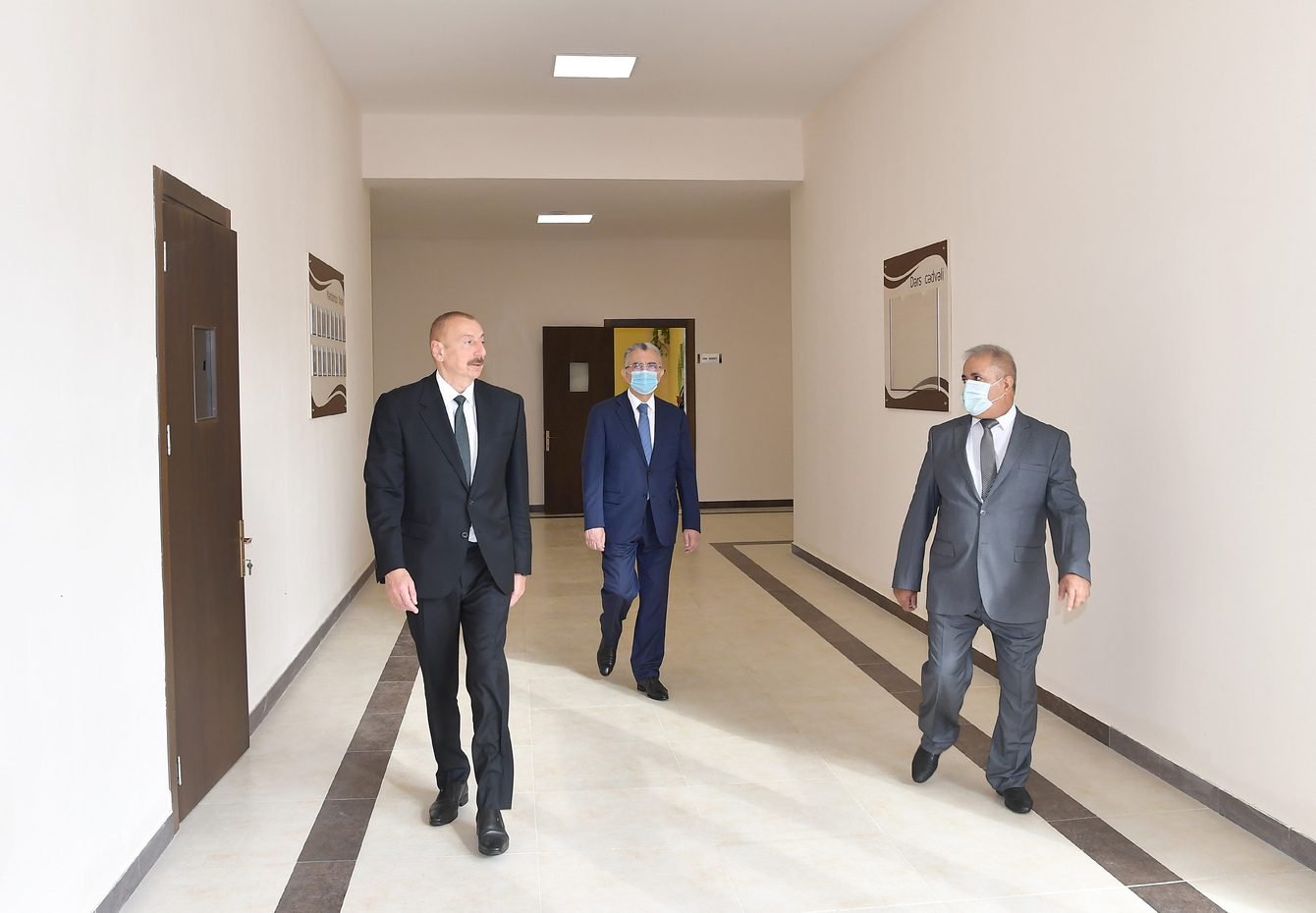 İlham Əliyev Əmircan qəsəbəsindəki 154 nömrəli məktəbin açılışında iştirak edib