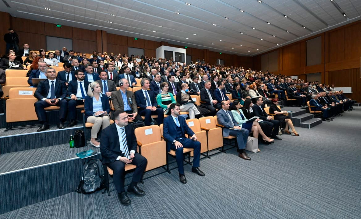 III beynəlxalq forum öz işinə başlayıb