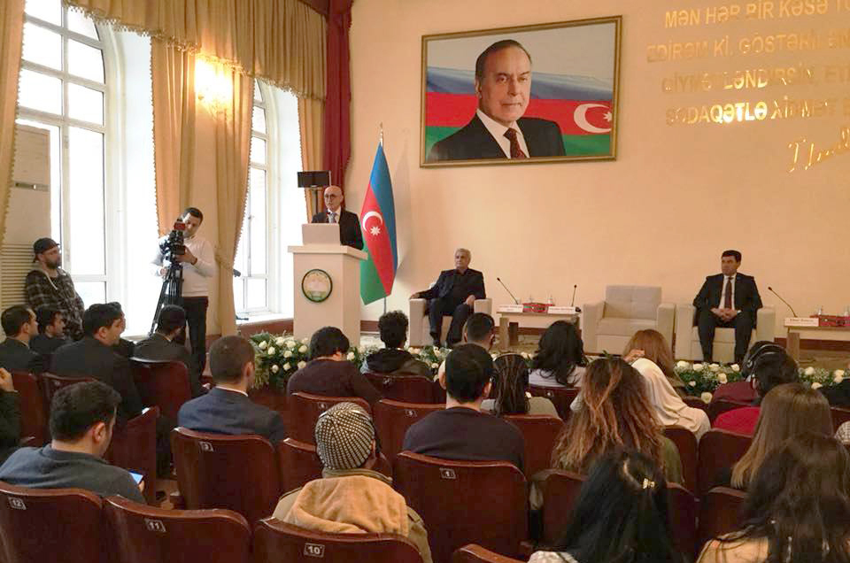 “Milli kimlik sualından milli dövlətçiliyə: müstəqilliyin çətin yolu”