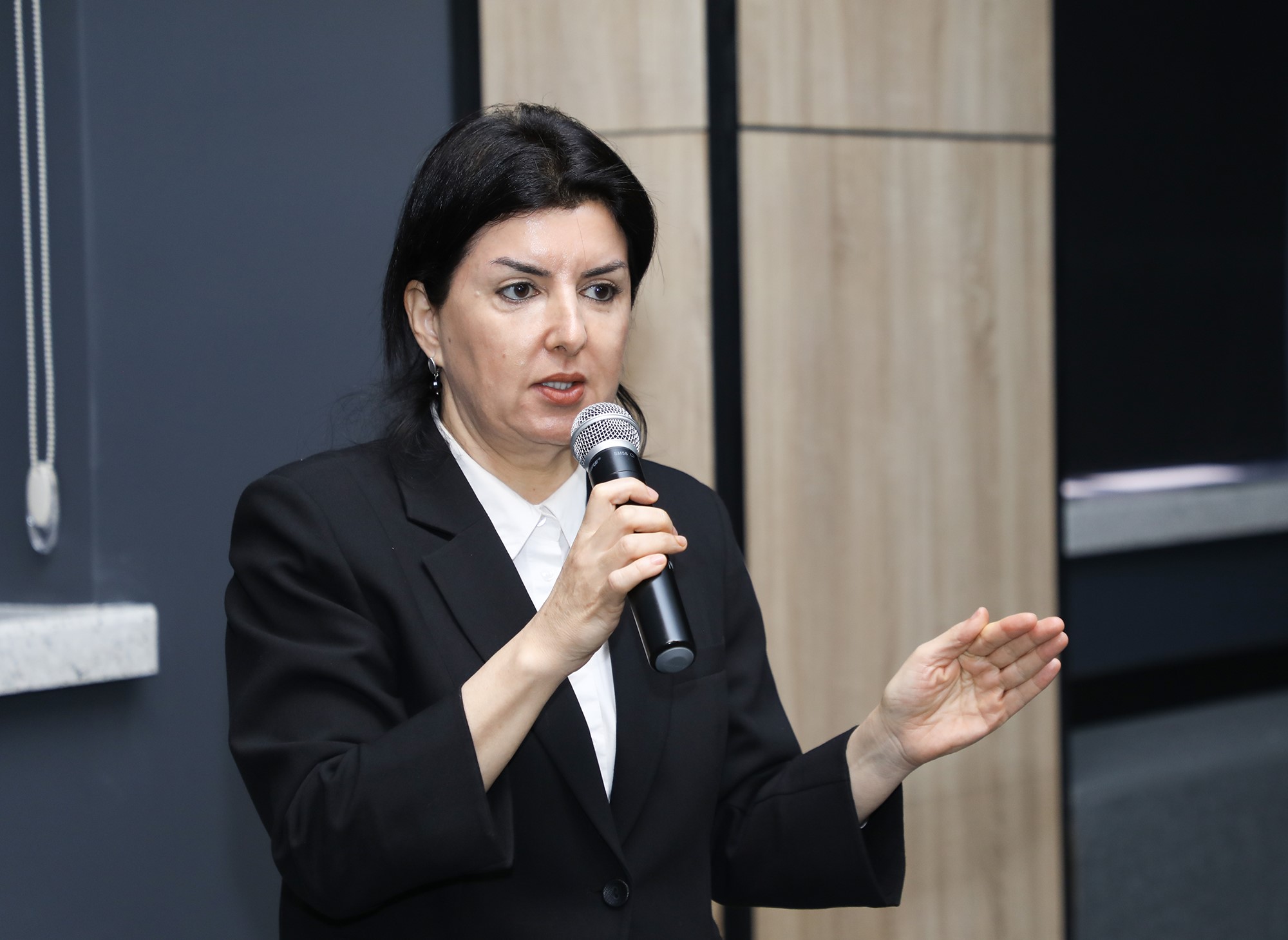 Təhsilverənlərin sertifikatlaşdırılmasına dair məlumatlandırıcı sessiya keçirilib