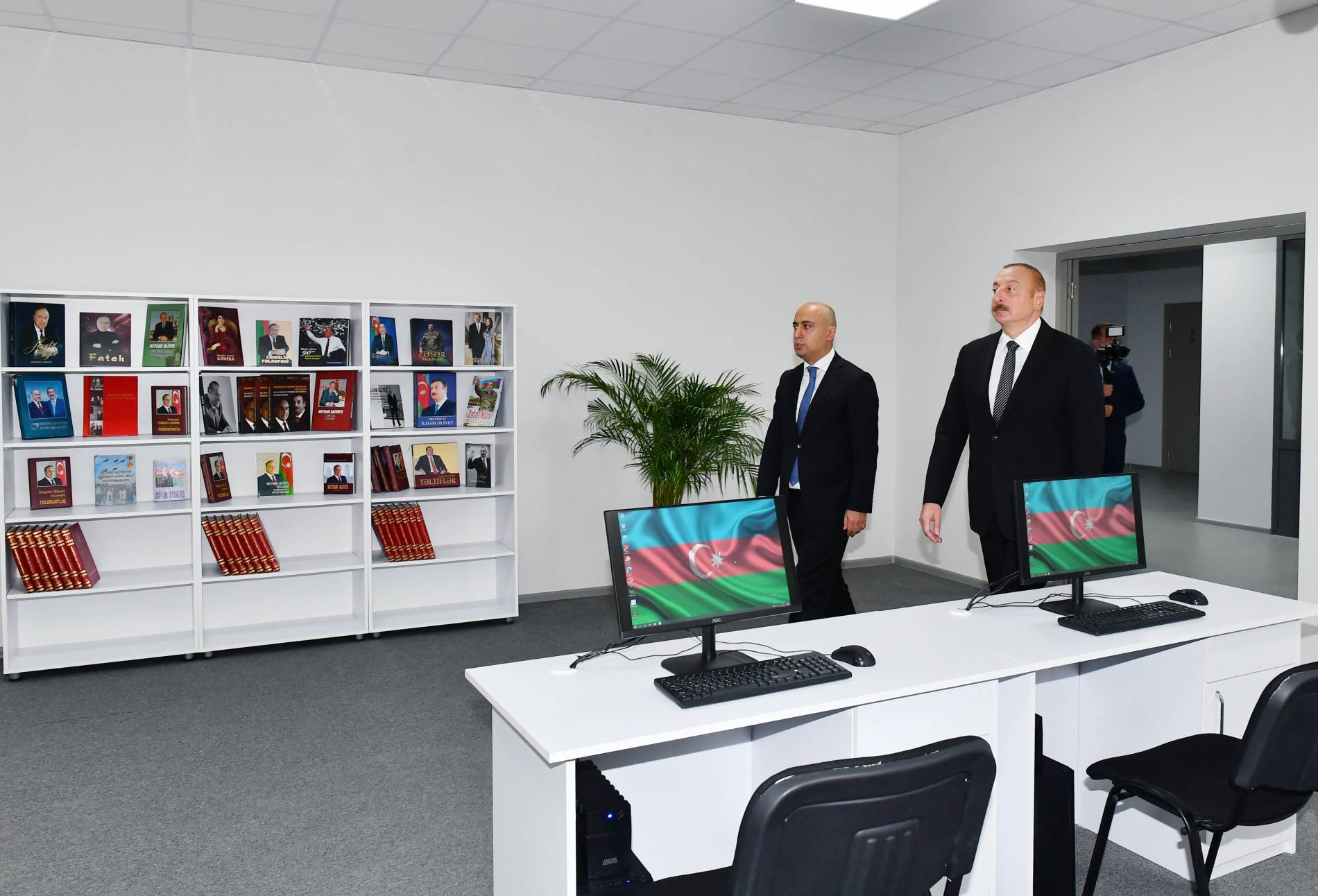 Prezident Saray qəsəbəsində yeni inşa edilən 2 saylı məktəbdə yaradılan şəraitlə tanış olub