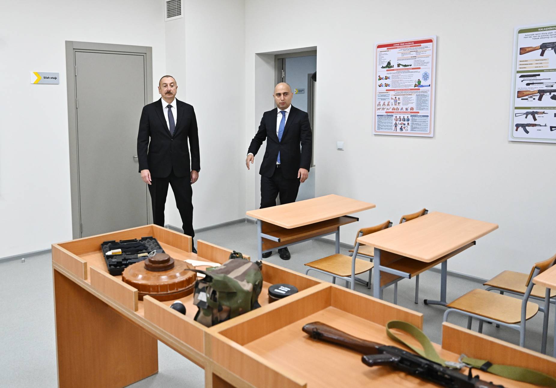 Prezident Saray qəsəbəsində yeni inşa edilən 2 saylı məktəbdə yaradılan şəraitlə tanış olub