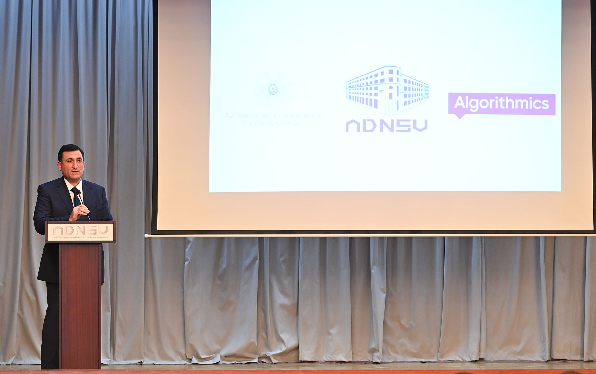 “CODE FOR FUTURE”- ADNSU təhsil layihəsinin bağlanış mərasimi