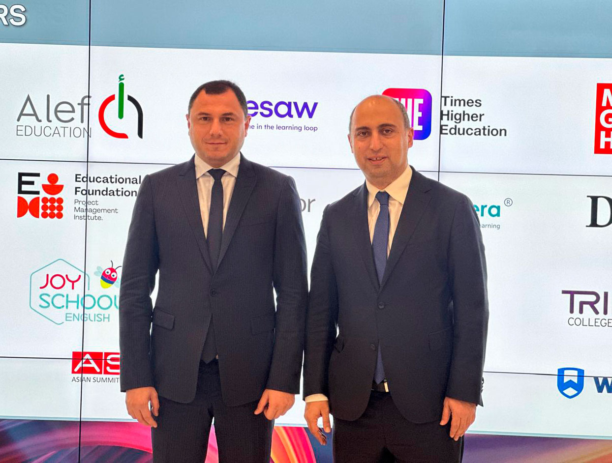 Emin Əmrullayev Dünya Təhsil Forumunda görüşlər keçirib