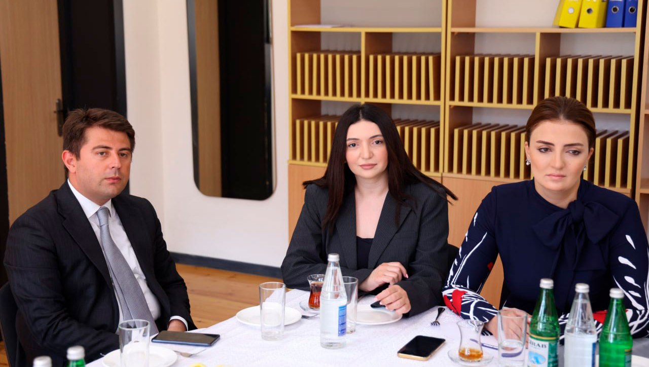 Millət vəkilləri sertifikatlaşdırma imtahanını izləyiblər