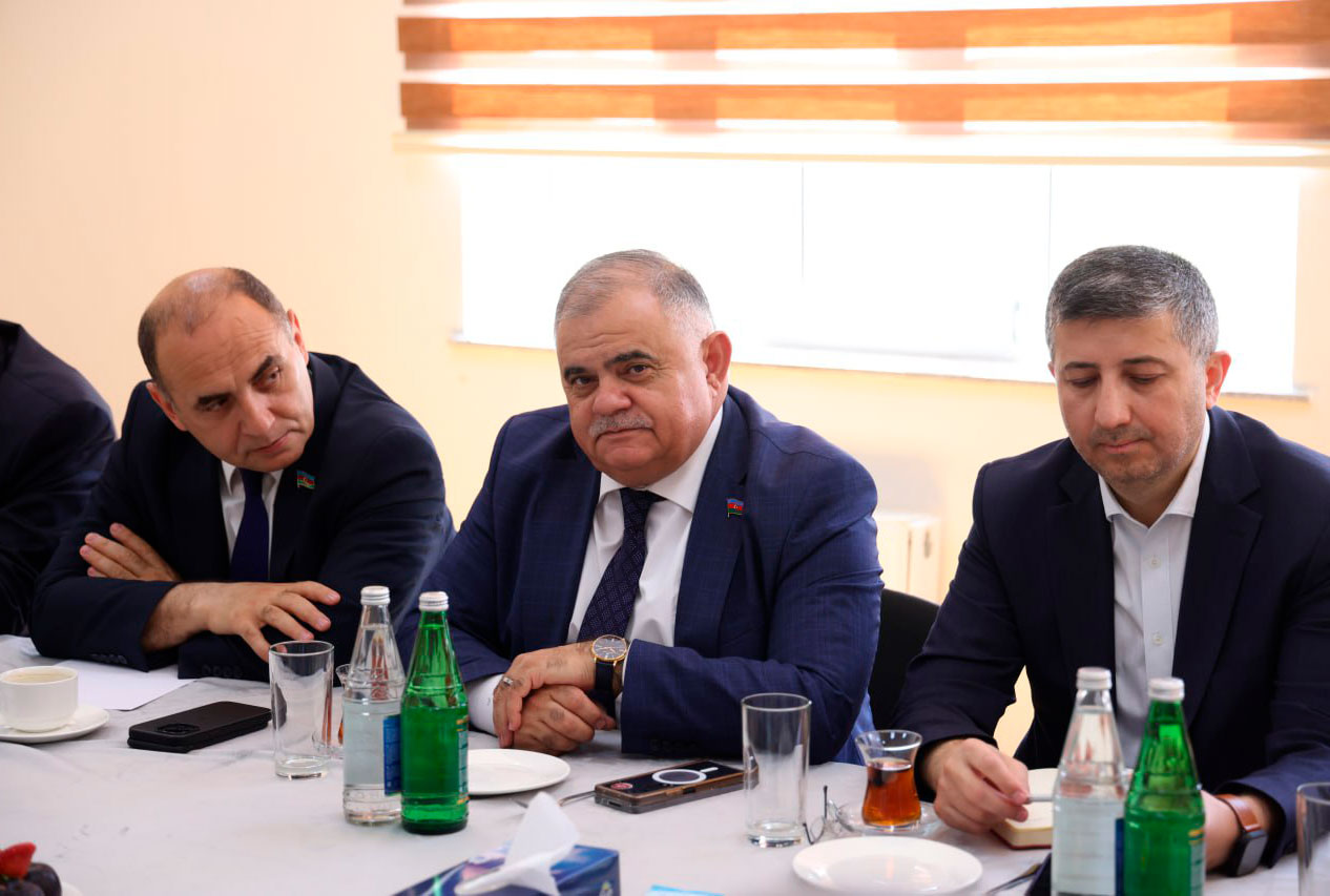 Millət vəkilləri sertifikatlaşdırma imtahanını izləyiblər