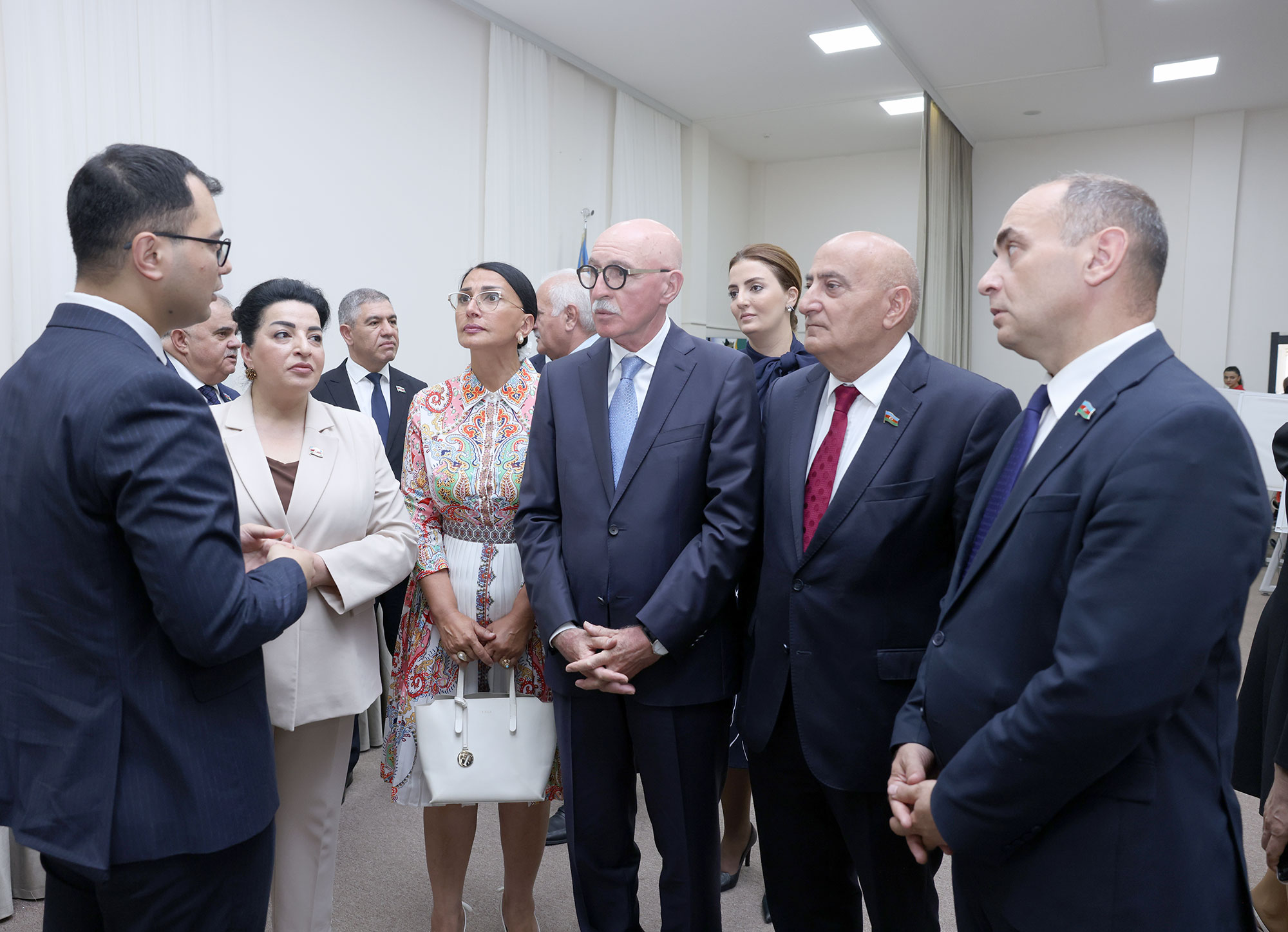 Millət vəkilləri sertifikatlaşdırma imtahanını izləyiblər