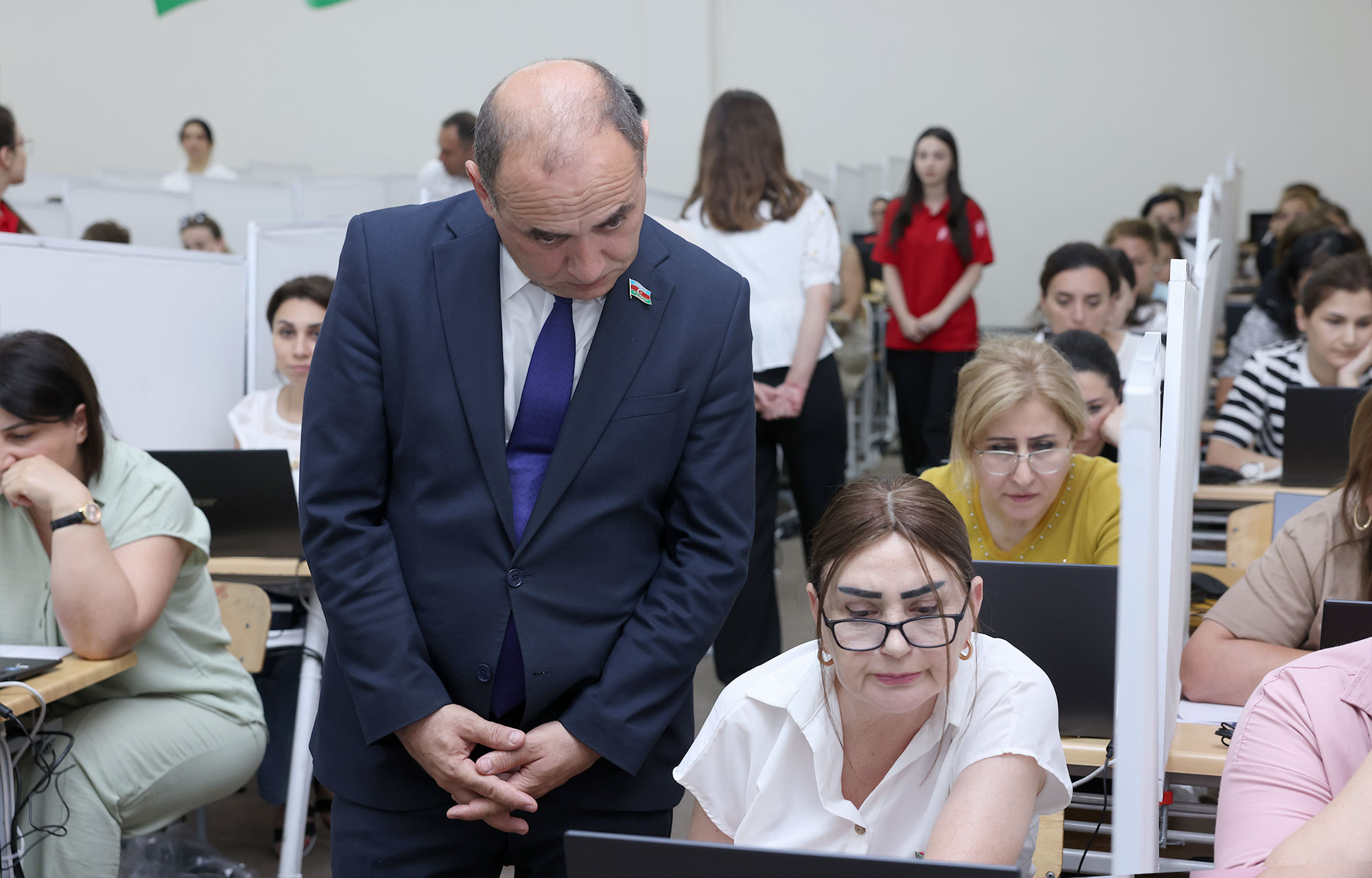 Millət vəkilləri sertifikatlaşdırma imtahanını izləyiblər