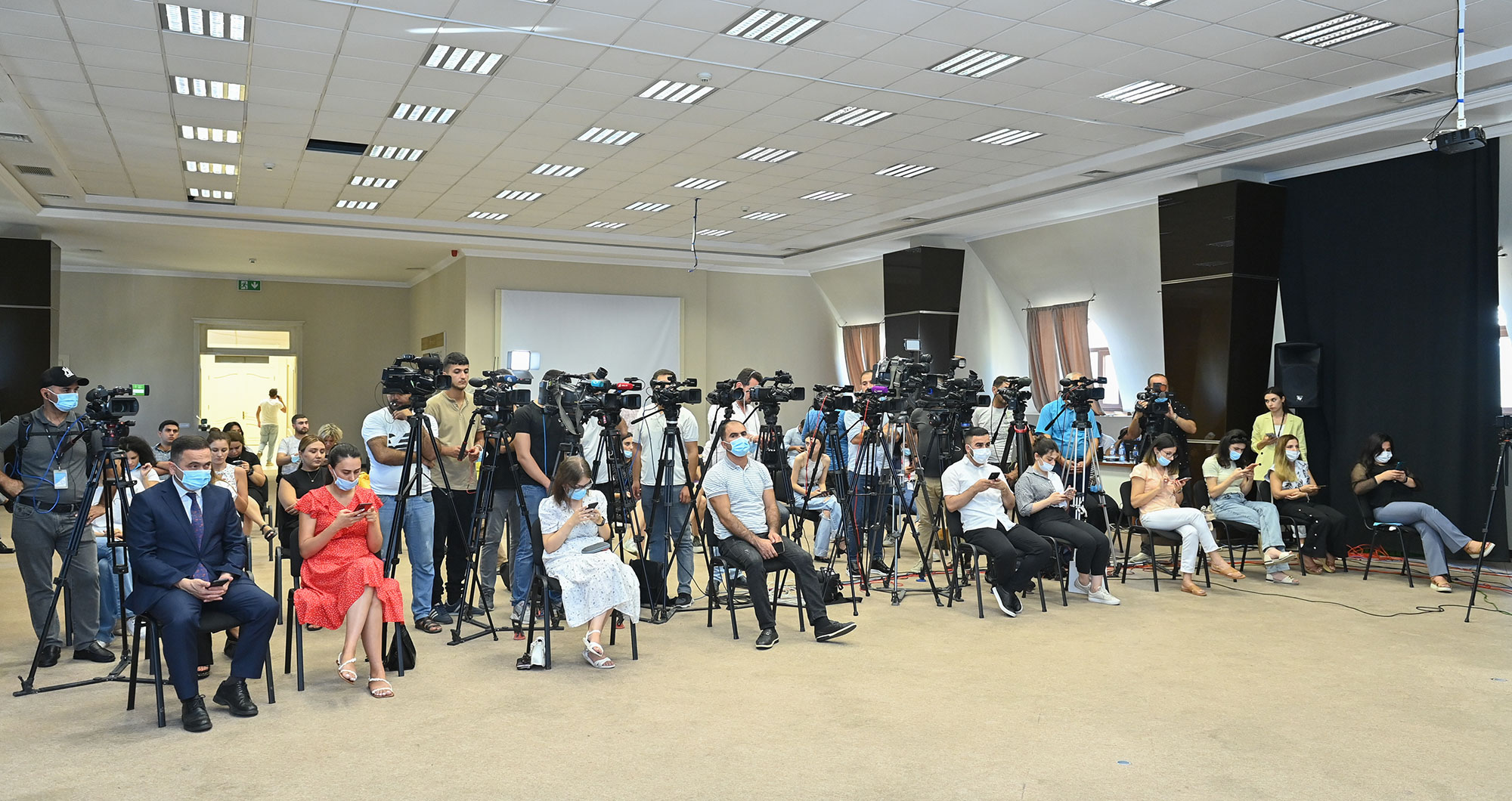 Elm və təhsil naziri media üçün brifinq keçirib