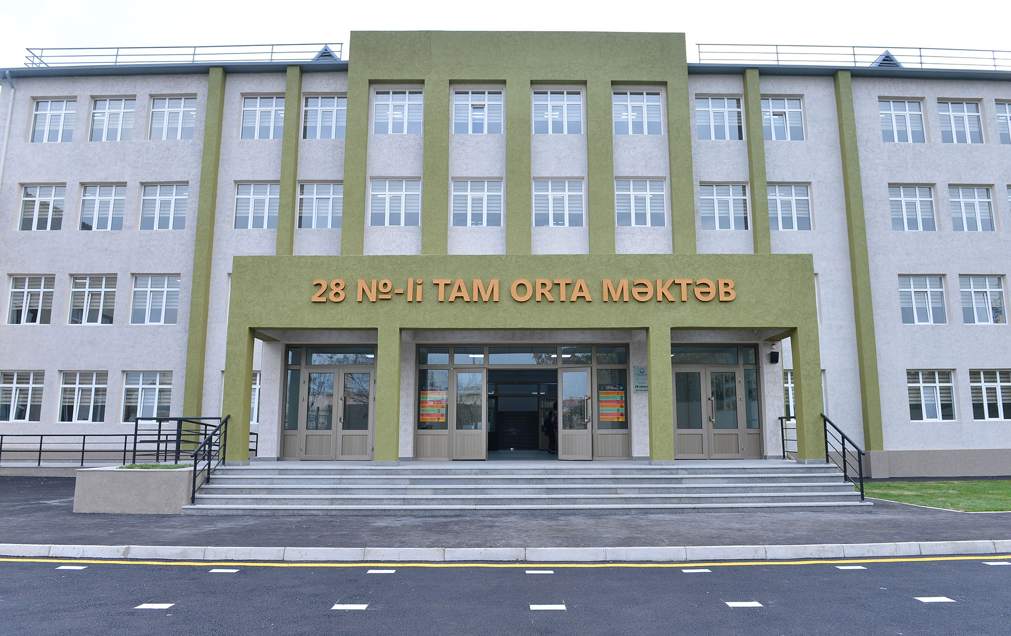 Gəncədə yeni inşa olunmuş 28 saylı məktəbin binası istifadəyə verilib