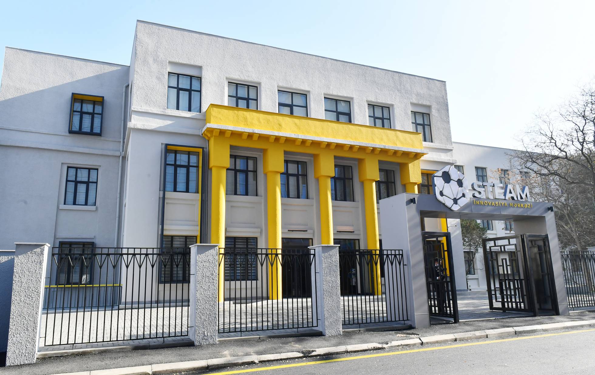 Prezident İlham Əliyev və birinci xanım Mehriban Əliyeva Bakıda “STEAM İnnovasiya Mərkəzi”nin açılışında iştirak ediblər