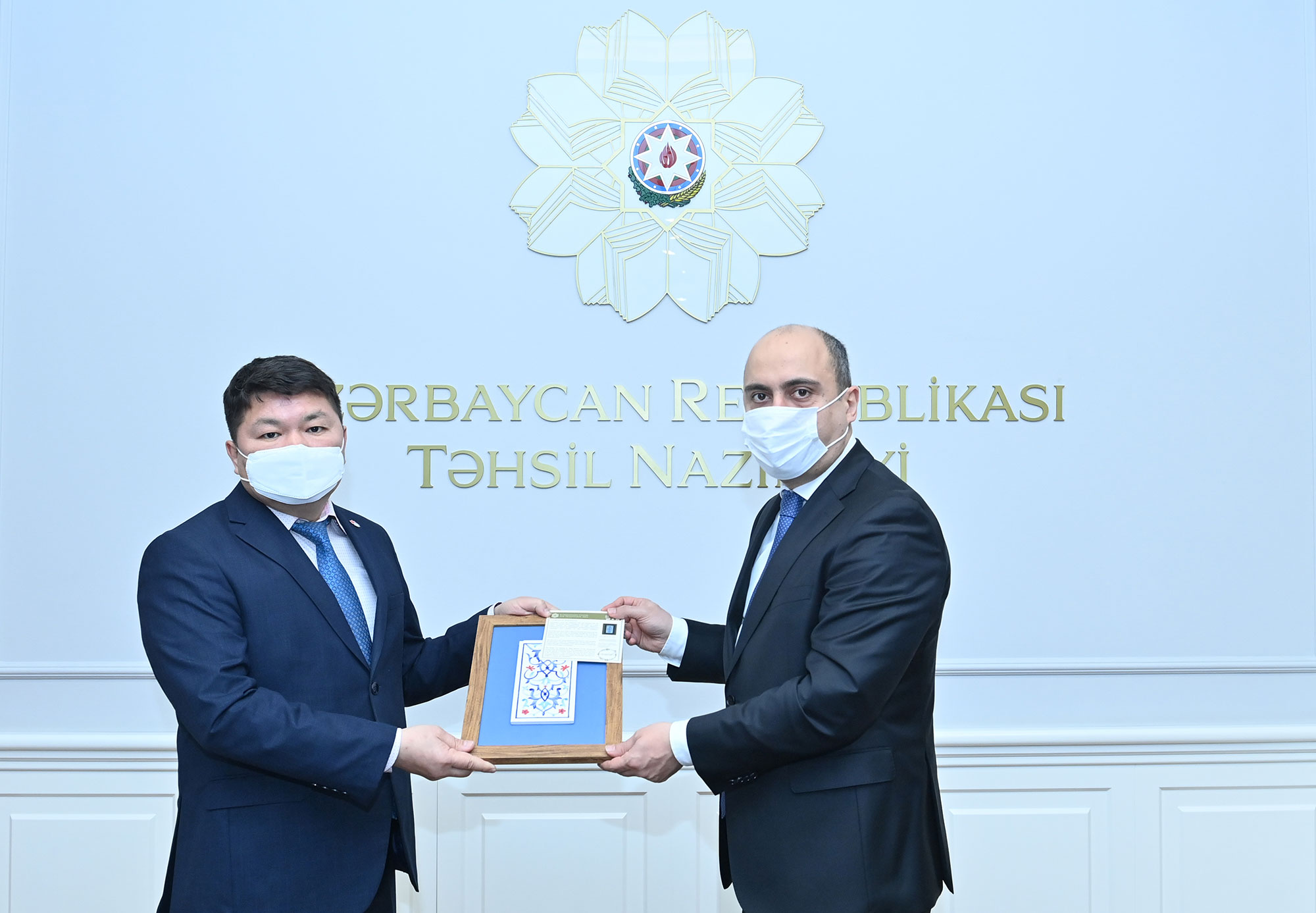 Təhsil naziri Qırğız Respublikasının ölkəmizdəki səfiri ilə görüşüb