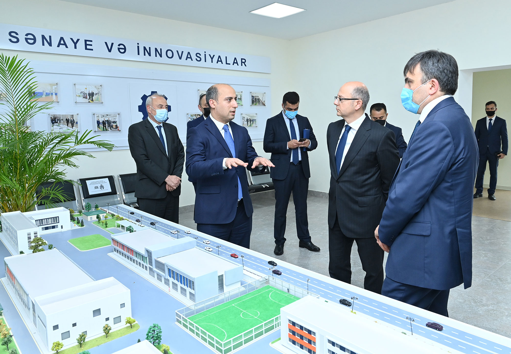 Təhsil naziri energetika naziri ilə görüşüb